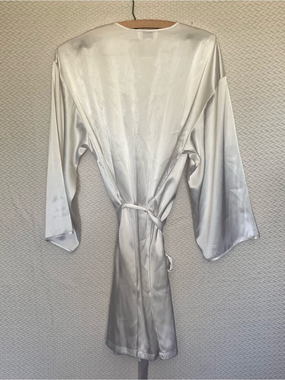 NWT La Senza Silver Satin Kimono Robe Self-Tie Belt Women’s L/XL - Picture 6 of 14